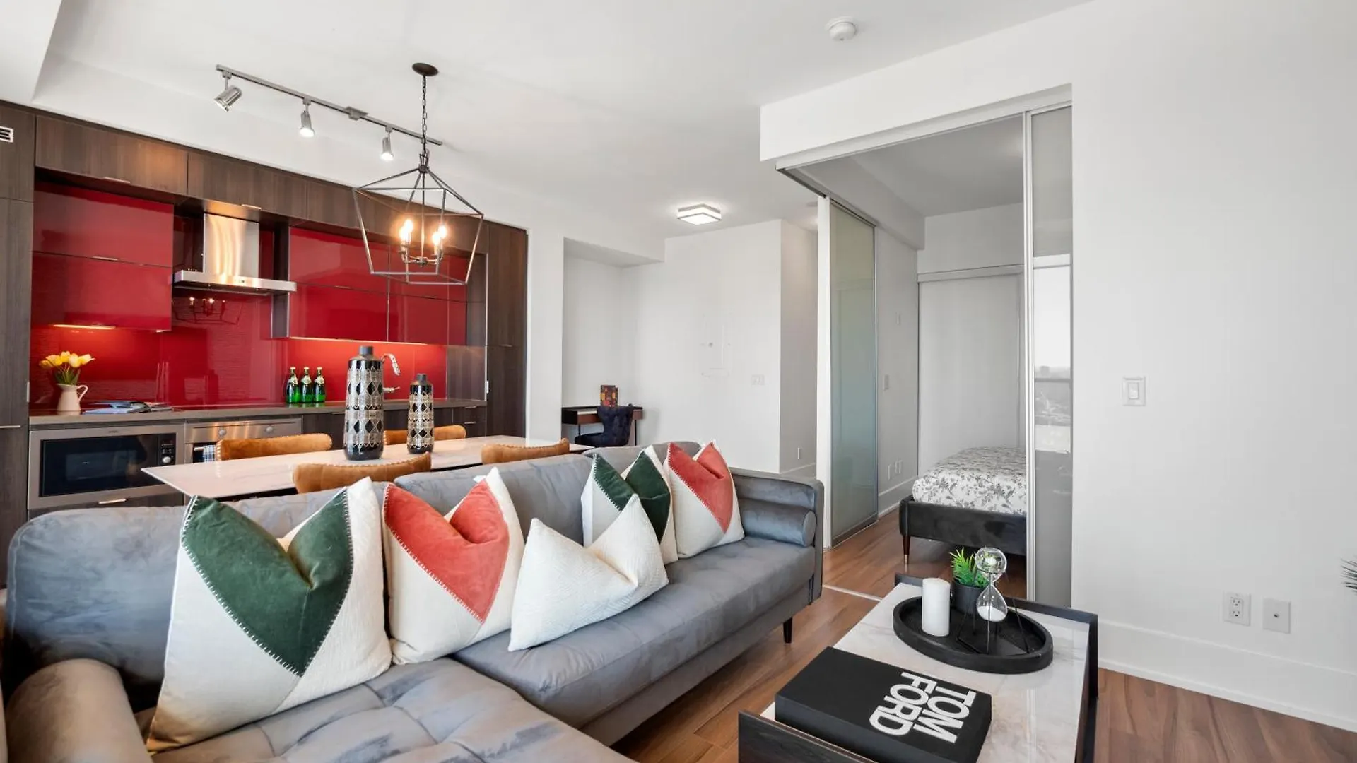The Ellios Suites - In Downtown Toronto, Opposite CN Tower & Rogers Centre Canada