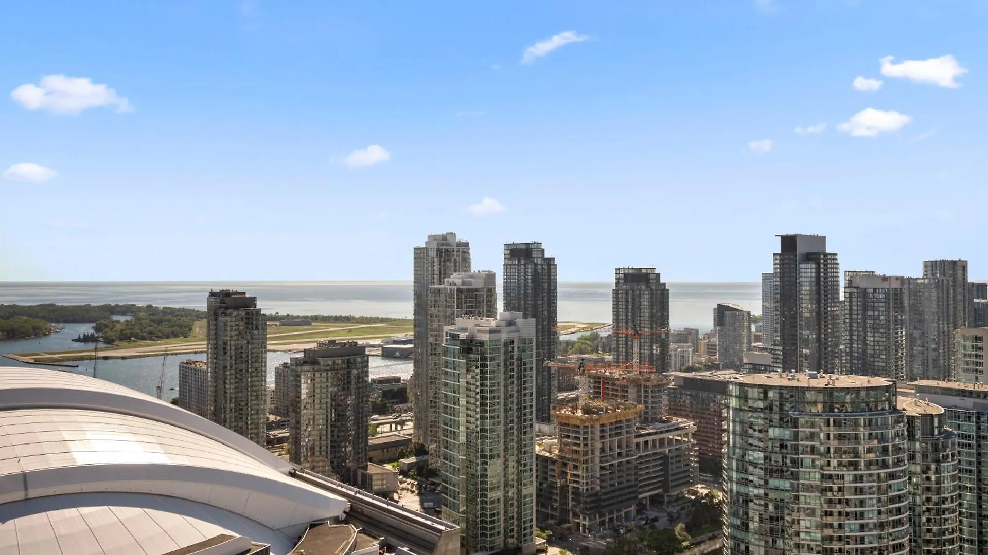 The Ellios Suites - In Downtown Toronto, Opposite CN Tower & Rogers Centre