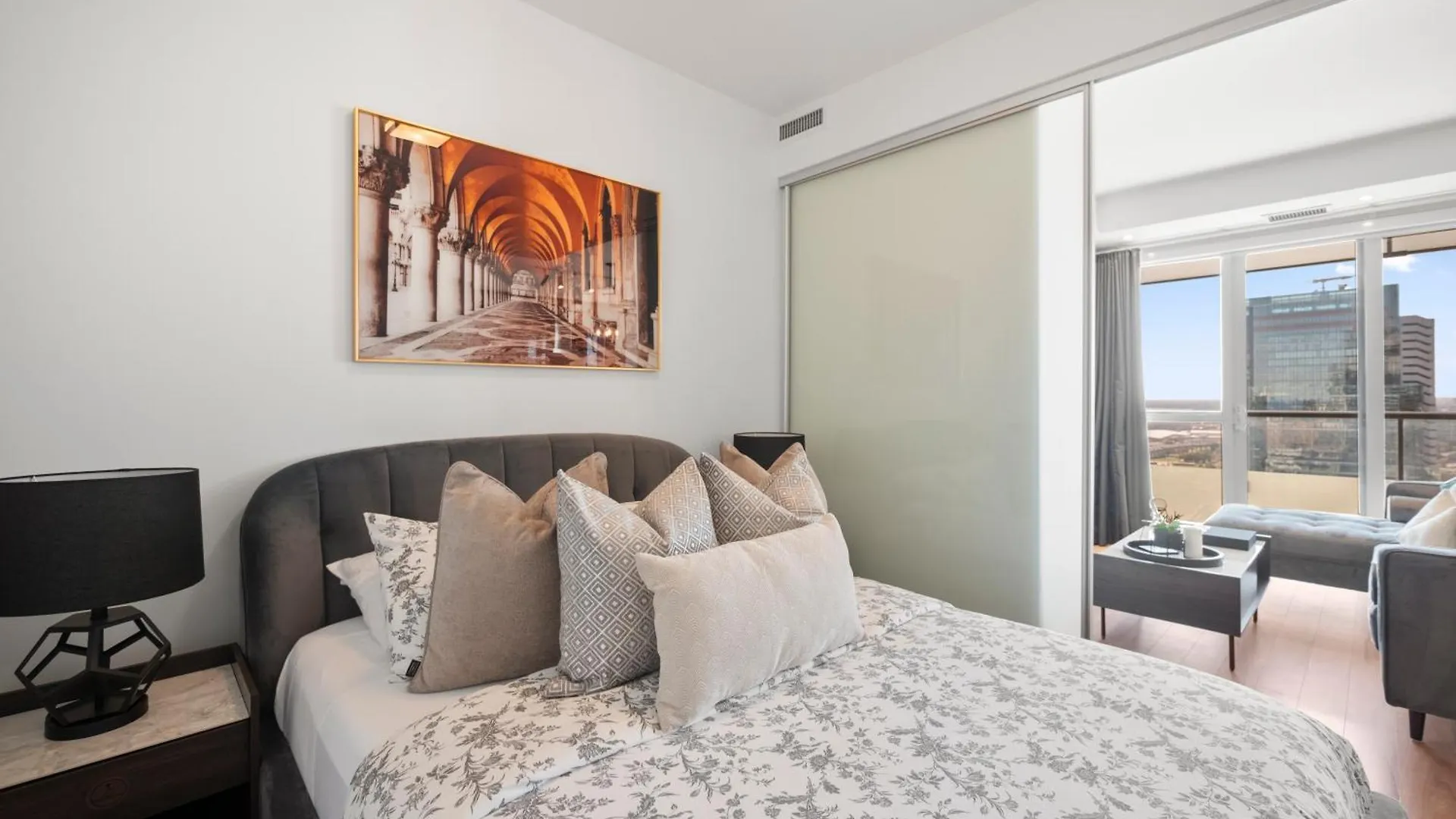 The Ellios Suites - In Downtown Toronto, Opposite CN Tower & Rogers Centre 0*, Toronto Canada