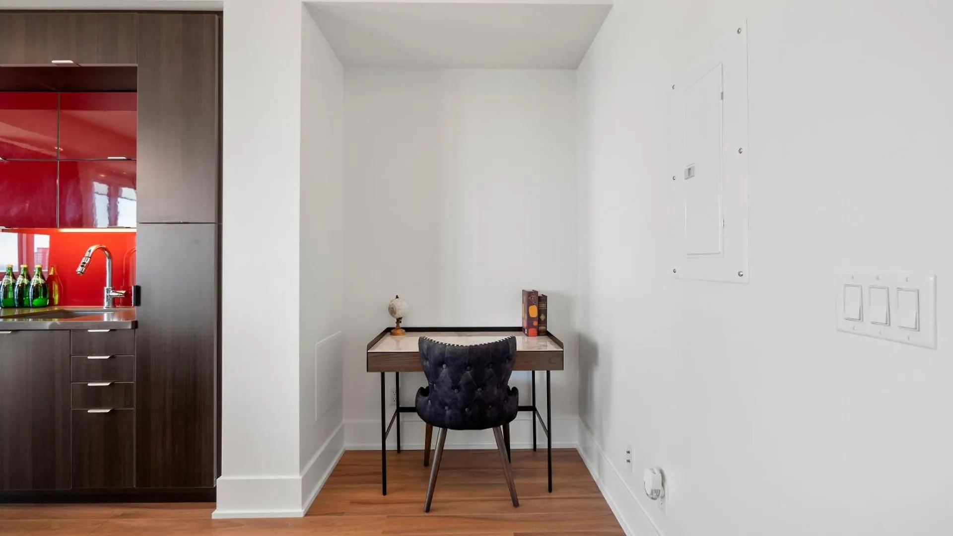The Ellios Suites - In Downtown Toronto, Opposite CN Tower & Rogers Centre Apartment Toronto