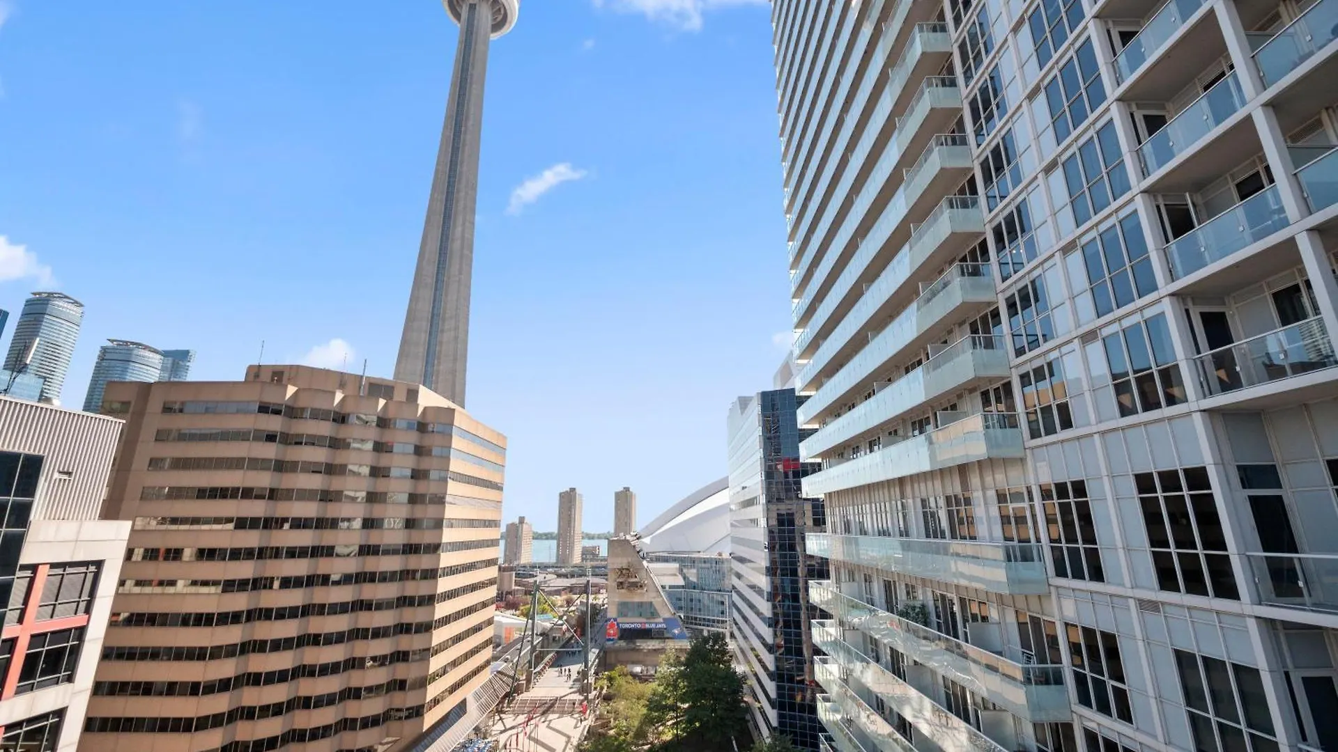 The Ellios Suites - In Downtown Toronto, Opposite CN Tower & Rogers Centre Toronto