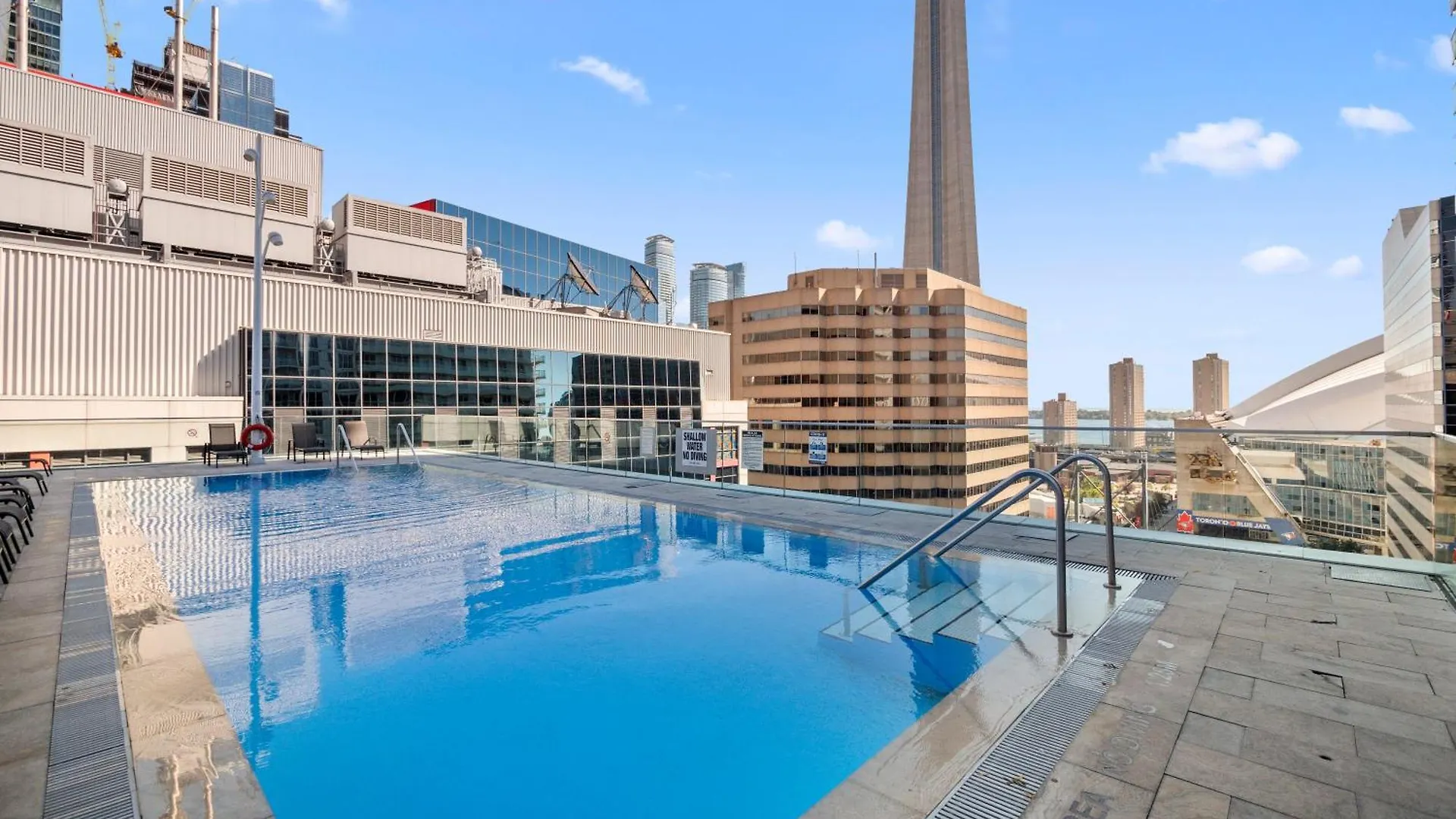 The Ellios Suites - In Downtown Toronto, Opposite CN Tower & Rogers Centre 0*, Toronto