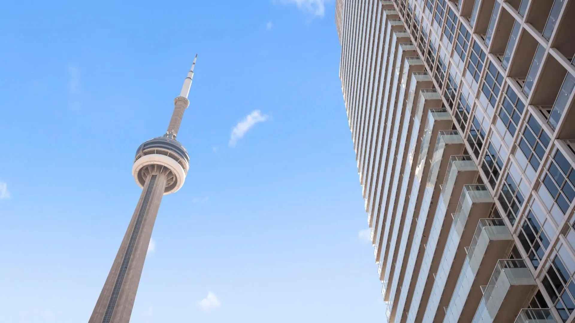 The Ellios Suites - In Downtown Toronto, Opposite CN Tower & Rogers Centre Apartment