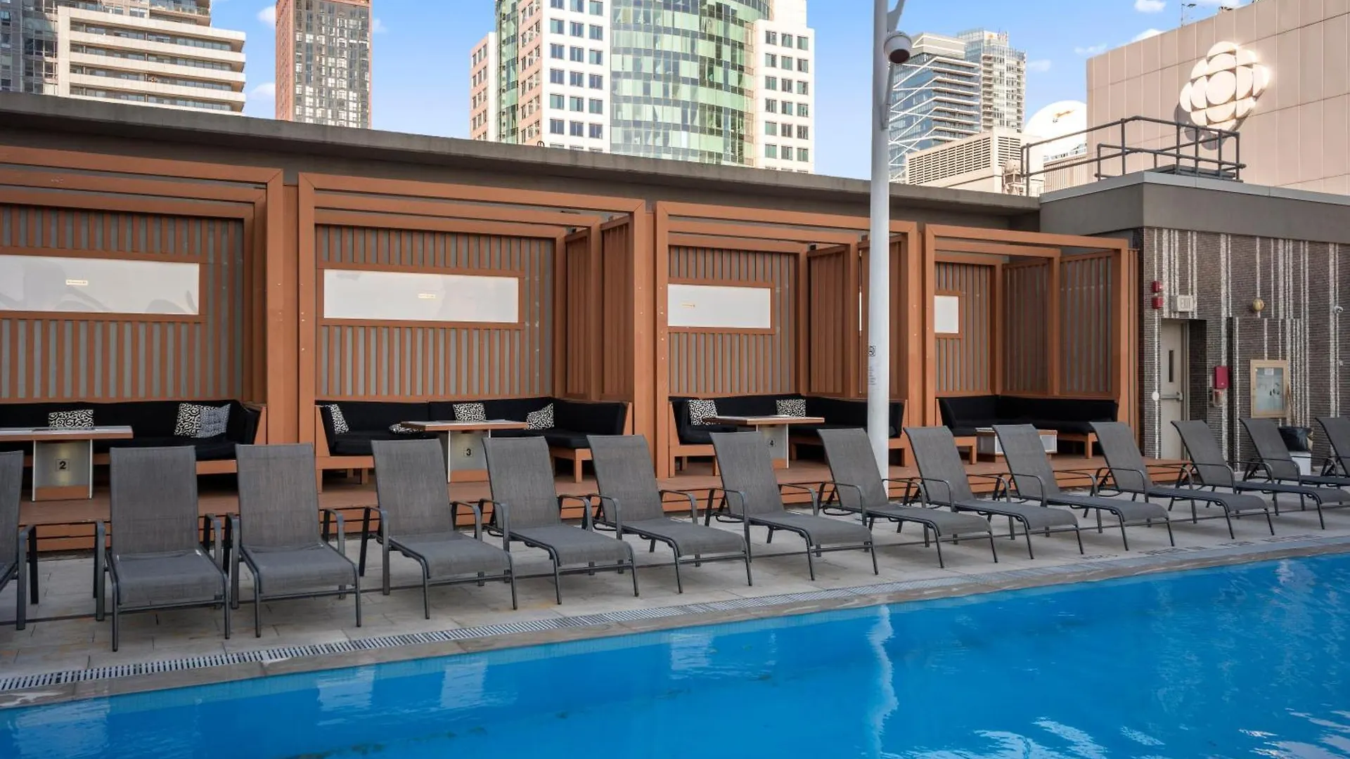 The Ellios Suites - In Downtown Toronto, Opposite CN Tower & Rogers Centre Canada